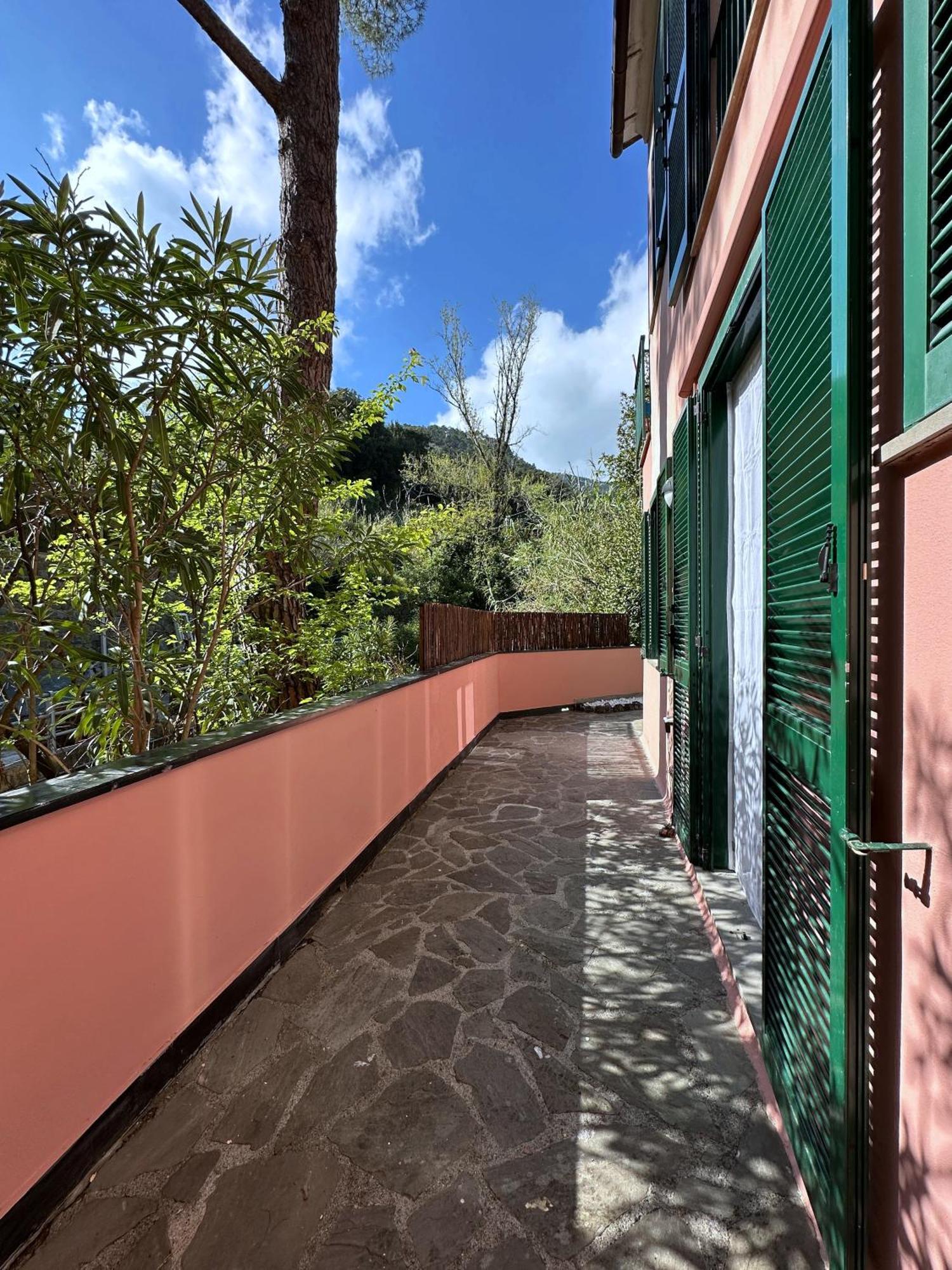 Terrace & Parking - Holiday Home Near Fegina Beach Monterosso al Mare Exterior photo