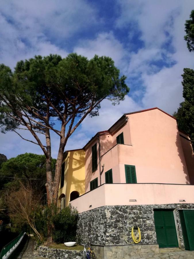 Terrace & Parking - Holiday Home Near Fegina Beach Monterosso al Mare Exterior photo